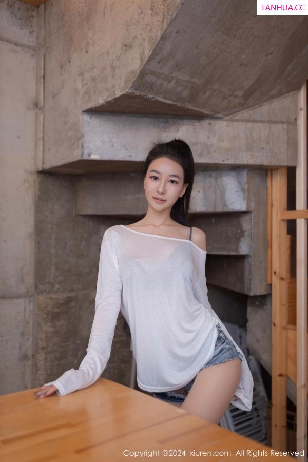 熊小诺 哎小诺 [XiuRen]高清写真图 2024.04.07 No.8345 熊小诺 妩媚丝袜第17张图片